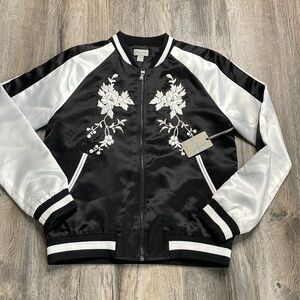 Belle & Sky Black & White Snowdrift Satin Floral Bomber Jacket, size small